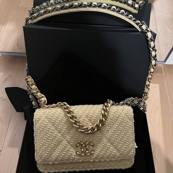 Chanel wallet in the chain - Picture 10 of 11